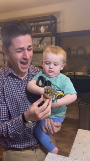 David Henrie Instagram - Can’t stop doing these with the kids! James has a great time with them too 😂 Comment below if you like these family videos and want to see more!
.
.
.
.
.
#HoldThisChallenge #CanYouHoldThis #Funny #DadLife #Dad #Reel #Reels #IGReels #ReelsInstagram