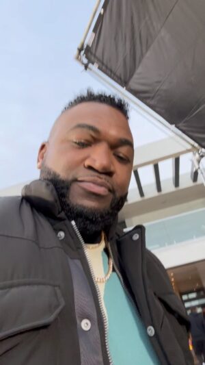 David Ortiz Instagram - Message from my boy @kevinhart4real to all Dominican all around the world…. in Spanish 😂😂😂😂