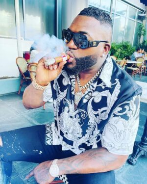 David Ortiz Instagram - When you want to smoke a really good cigar @bigpapicigar
Cuando quieras fumar un buen puro @bigpapicigar