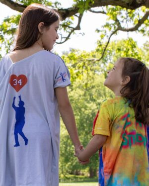 David Ortiz Instagram - My heart warrior friends surprised me this year with an amazing idea. Anyone who wants to do something for me in my run up to the HOF, send one of these @bravegowns to our pediatric patients at MassGen, Boston Children's or CEDIMAT Hospital. My daughter Alex and my gal Avery designed them to help kids in the hospital feel more comfortable and good, and I've put my signature on the sleeves. Would be huge to get 3,400 of these sent before July 24th. Who's in?

Click here to send yours: https://www.bravegowns.com/products/david-ortiz