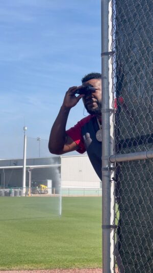 David Ortiz Instagram - You can’t hide from Big Papi!! 🤣🤣🤣 guess who I’m looking for