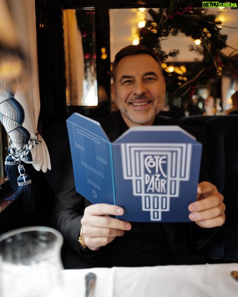 David Walliams Instagram - Fine dining onboard the @vsoetrain