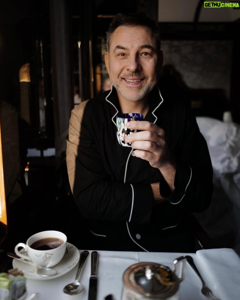 David Walliams Instagram - Fine dining onboard the @vsoetrain