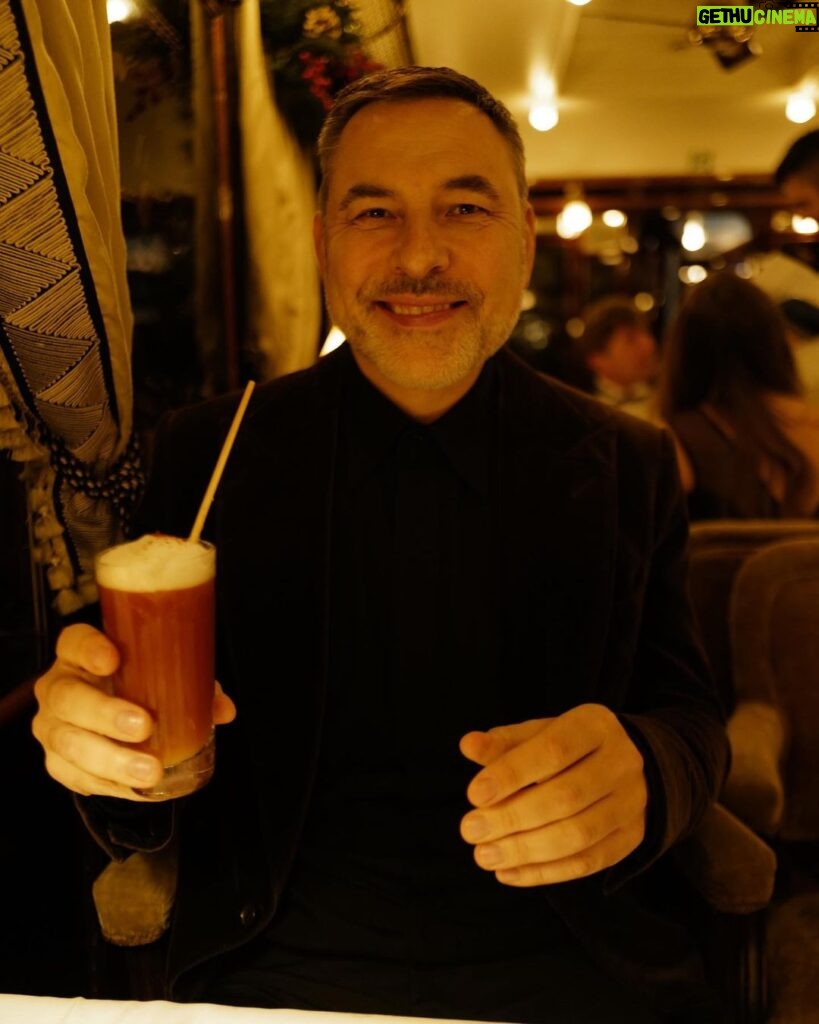 David Walliams Instagram - Fine dining onboard the @vsoetrain