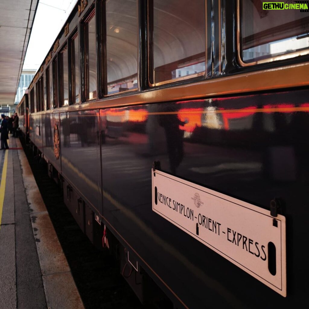 David Walliams Instagram - The most beautiful and luxurious way to travel @vsoetrain