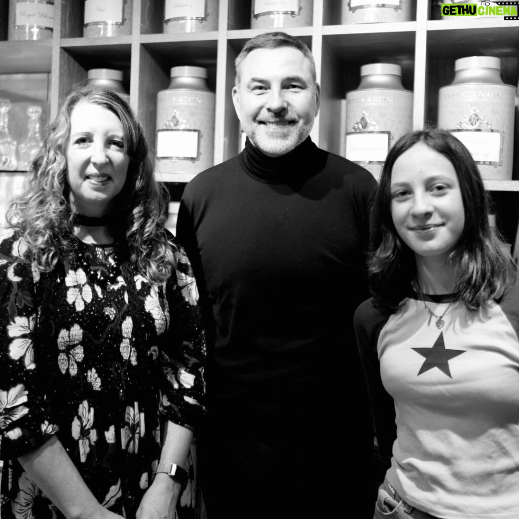 David Walliams Instagram - A blundeful afternoon tea @fortnums with THE BLUNDERS competition winners.