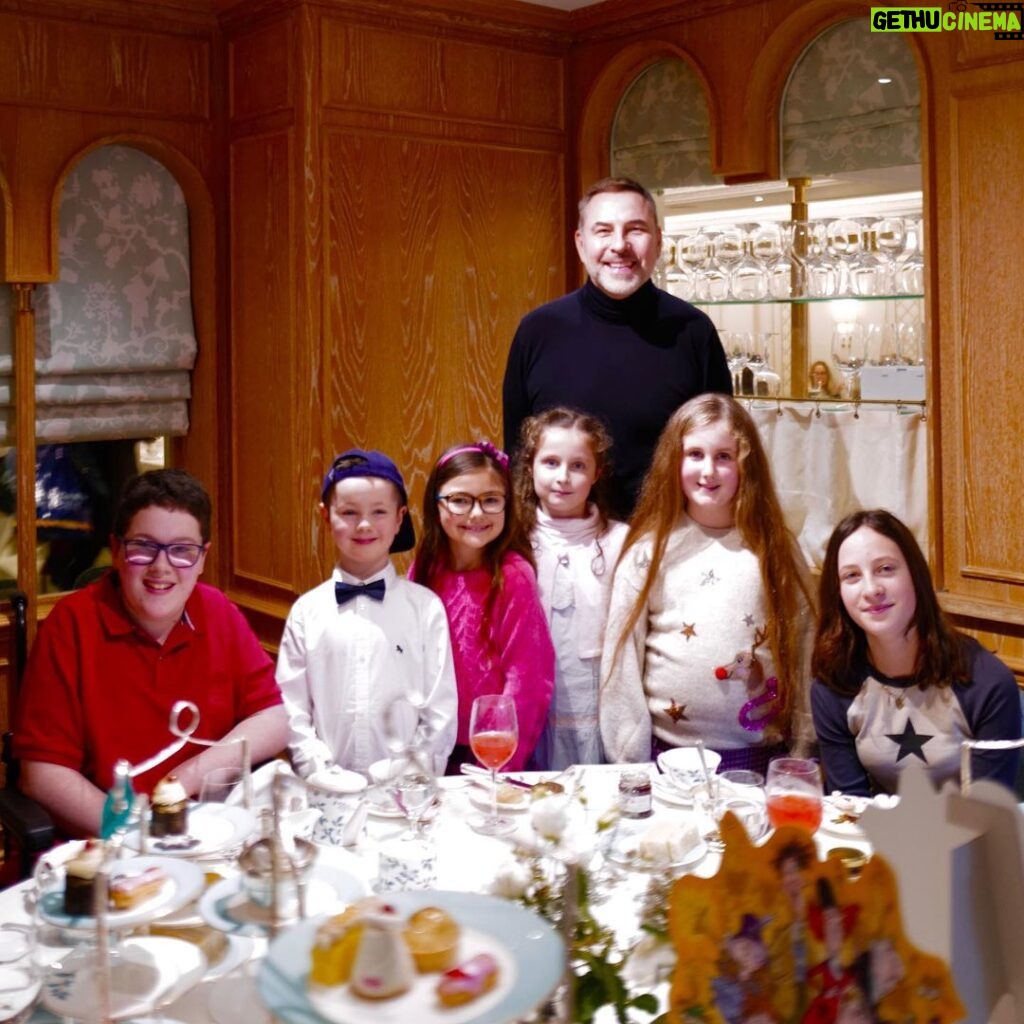 David Walliams Instagram - A blundeful afternoon tea @fortnums with THE BLUNDERS competition winners.