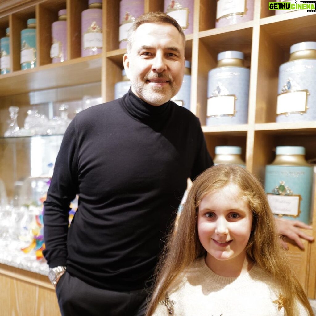 David Walliams Instagram - A blundeful afternoon tea @fortnums with THE BLUNDERS competition winners.