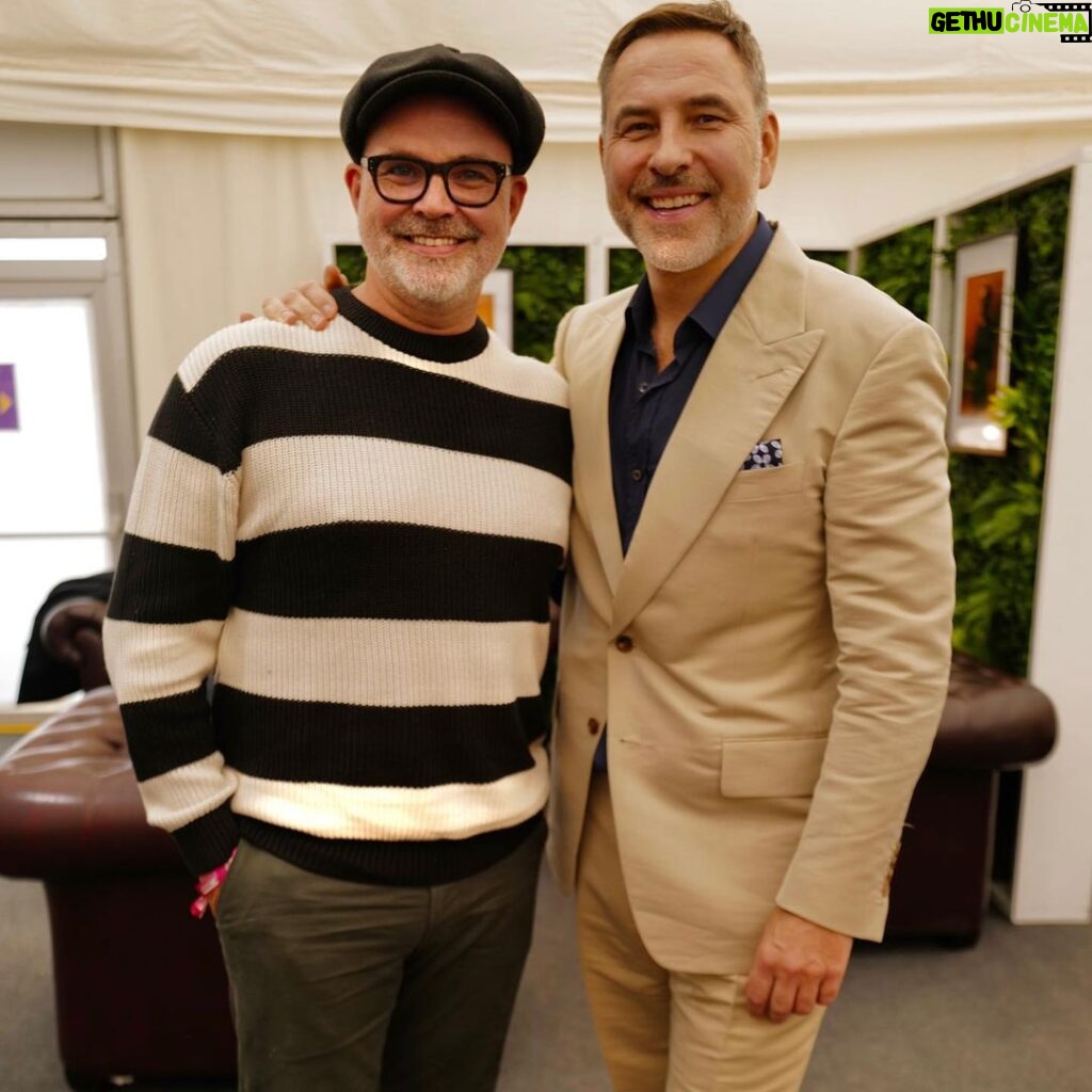 David Walliams Instagram - It’s amazing who you bump into at book festivals. @michael.palin @dapsdraws @rbiddulph @backshall.steve @cheltfestivals