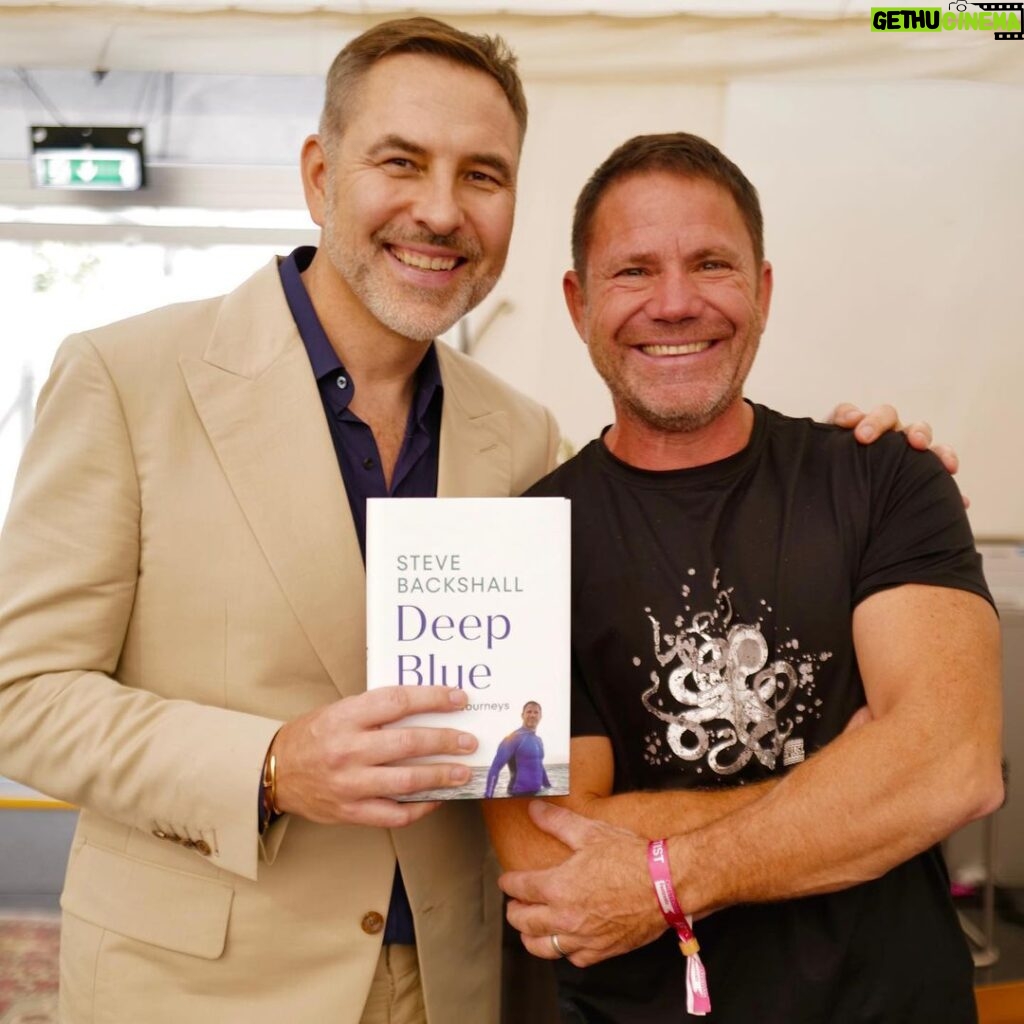 David Walliams Instagram - It’s amazing who you bump into at book festivals. @michael.palin @dapsdraws @rbiddulph @backshall.steve @cheltfestivals