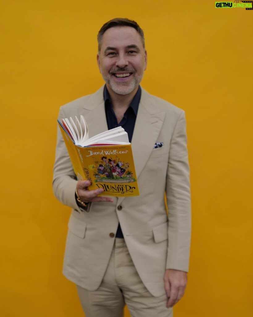 David Walliams Instagram - Today I was on stage @cheltfestivals talking about my brand new book THE BLUNDERS.