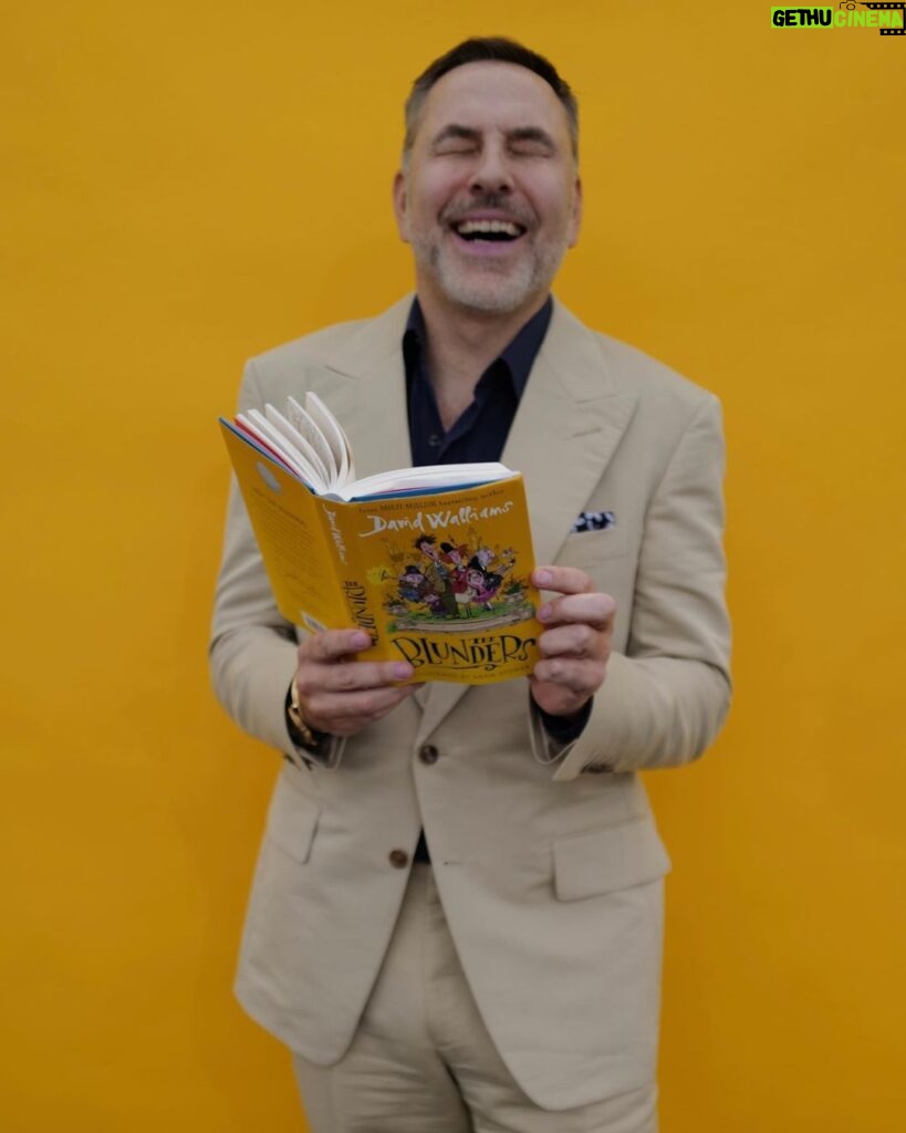 David Walliams Instagram - Today I was on stage @cheltfestivals talking about my brand new book THE BLUNDERS.