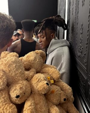 DeAndre Hopkins Instagram - ᴅᴏɴ’ᴛ ғᴏʀɢᴇᴛ ᴛᴏ ʙʀɪɴɢ ᴀ ᴛᴏᴡᴇʟ @vetements_official X @southpark