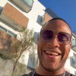 DeVon Franklin Instagram - Y’all I’m trying but I made a turn and somehow ended up at @magnoliabakery with Banana and Apple Crisp pudding in my hands... Pray for me as I pray for you, let’s make better decisions!🤣🫠