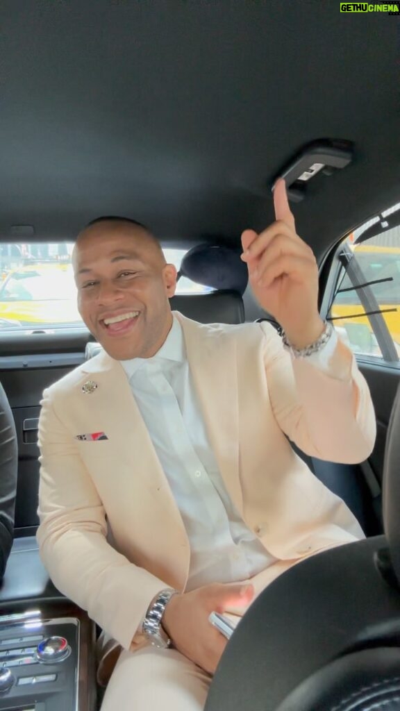 DeVon Franklin Instagram - #FRIDAYMOOD Best believe I’m going to have A TIME wherever I’m at! I hope y’all go into the weekend ready to rest + reset!🔥🎶