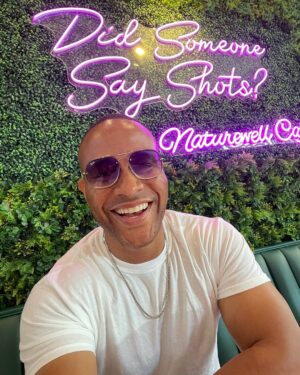 DeVon Franklin Instagram - Don’t lower your expectations of what CAN happen in your life because of what HASN’T yet happened in your life. Don’t give up! You got this!👏🏾🙌🏾