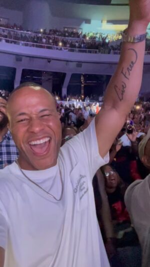DeVon Franklin Instagram - POV: You’re at the @Jodeci concert with me and we’re having a time!🙌🏾🎶