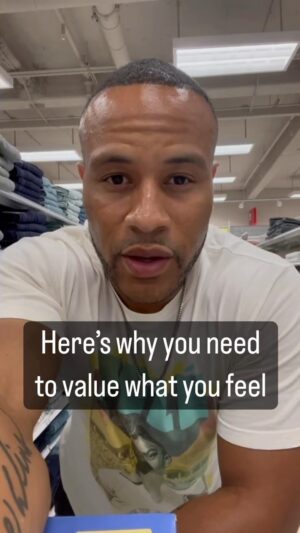 DeVon Franklin Instagram - Are you finding it challenging to make an important decision right now?

What I’ve learned about decision making, is that when the decision will affect your life, nobody can choose better for you than you.

It’s so important that you listen to what you feel because the truth is, you are responsible for your own happiness…So it’s your job to self-prioritize and do what’s best for your life. The best for your life will positively impact those around you, too!

If you’re reading this and you’ve been feeling the stress of making decisions, and you’re ready to choose YOU, drop a “NOBODY BUT ME” below.

Let’s hold each other accountable for making the best decisions for our lives! 💪🏾

#TuesdayMotivation
#DecisionMaking
#Selfprioritization