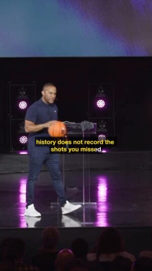 DeVon Franklin Instagram - History does not record the shots you missed, history only records the shots that you make! It’s time to get out of your fear and get into your destiny, some will go in and some won’t - what matters is that you had enough FAITH to take the shot🗣🔥

Tap the link in my stories to watch the full #OneofOne: Shoot Your Shot (Part 4) Sermon!⛹🏽💥 #WednesdayWord