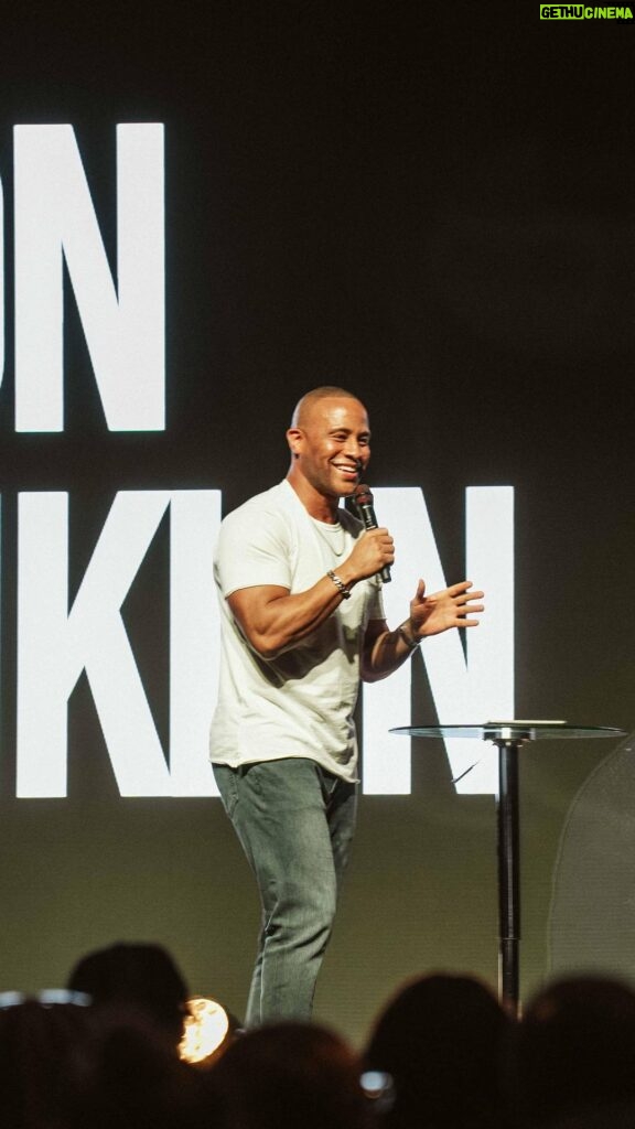 DeVon Franklin Instagram - This past weekend was truly an EXPERIENCE! Thank you to everyone who came out to the @answermovement conference and those who came to @higherdimensionchurch on Sunday, it always an honor to be there with my brother @terrancehjohnson and the HDC fam 🙏🏾🔥 Houston, Texas