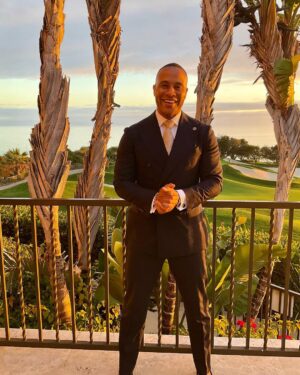 DeVon Franklin Instagram - Happy Friday! I pray you have the biggest win of your life before the year is over, you’ve sown so much that nobody has seen, praying for your reaping time!🙏🏾🔥