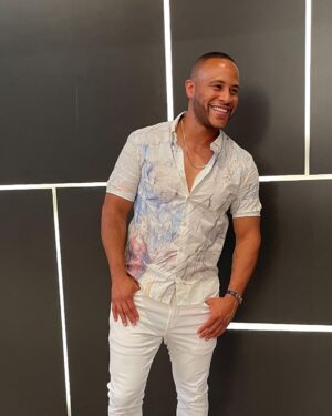 DeVon Franklin Instagram - I know you’re out here grinding but are you having fun? The destination is really the journey. The same joy you’re reserving for once you reach your goal is the same joy you need right now. Breath, have fun, relax and enjoy this weekend…it’s all working out in your favor.

#oneofone 
#joy
#fun
#happiness