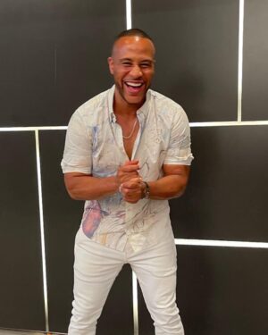 DeVon Franklin Instagram - I know you’re out here grinding but are you having fun? The destination is really the journey. The same joy you’re reserving for once you reach your goal is the same joy you need right now. Breath, have fun, relax and enjoy this weekend…it’s all working out in your favor.

#oneofone 
#joy
#fun
#happiness