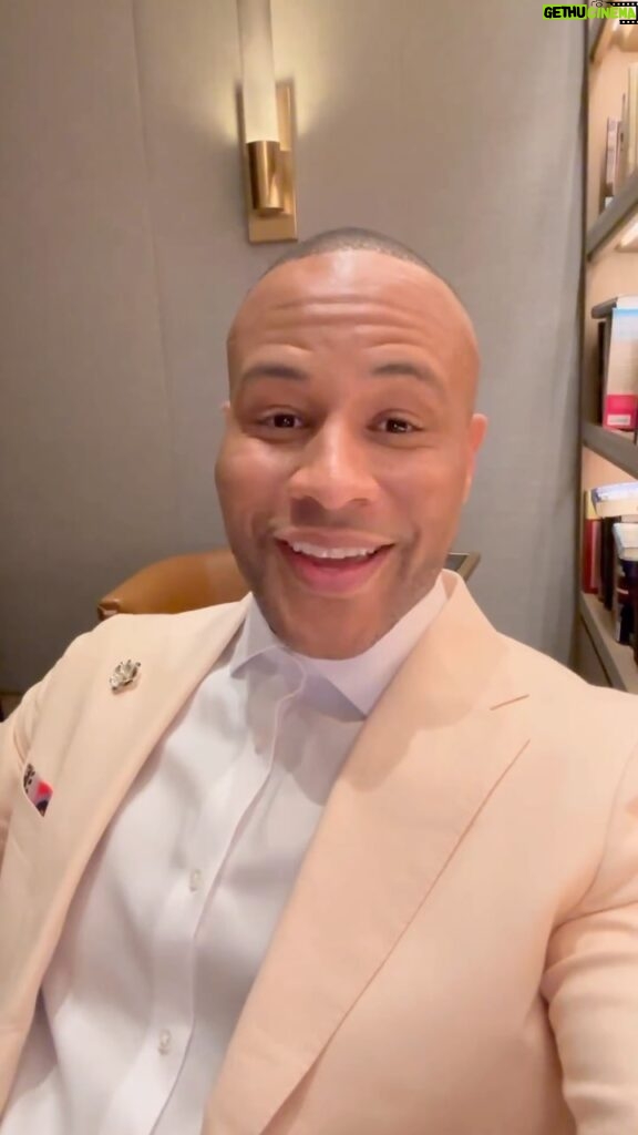 DeVon Franklin Instagram - Just wrapped up a segment on @abcgma3 where I give marriage advice to a beautiful couple that’s about to get married. Now some (not the the majority) of folks feel like I have no business speaking on marriage since my marriage didn’t work the way it was intended. However, when things don’t work out it can actually qualify us even more to speak on what does work. Thomas Edison tried 2000 different materials in search of a filament for the light bulb. His assistant got upset because of all their failures and said “All our work is in vain. We have learned nothing.” However, Edison saw it differently, he said “Oh, we have come a long way and have learned a lot. We now know there are two thousand elements which we cannot use to make a good lightbulb.” We all have gone through challenges and “failures” and I’ve learned that our greatest “failures” can be our greatest teachers. And learning what doesn’t work is as valuable as learning what does. Remember that ALL things work together for your good!