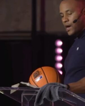 DeVon Franklin Instagram - I’m blown away! 1.3M VIEWS! Can you believe the #OneofOne series has over 1M views on YouTube! 

After becoming single again I discovered the true meaning of being single and I created this sermon series to help singles live their best lives! I’ve gotten messages from people from all around the world who have been blessed by the message. 

You are one of one, you are valuable, you are worthy and you are loved whether you are in a relationship or not. 

In the comments, share what you have taken way from this series that has helped your perspective! You can now watch all 6 parts on @one.online YouTube channel!🙏🏾❤️‍🔥