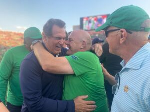 Dean Norris Instagram - On the sidelines for a great #ND game. Bad ending but great game. Got to hang with some legends . Joe Theisman, Tim Brown, Chris Zorich, Jerome Bettis. #notredamefootball  #goirish