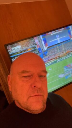 Dean Norris Instagram - It’s going to be a really late night, but I’m watching #superbowl. Filming gonna come early tomorrow but I can’t miss it #8hourtimedifference