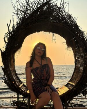 Deepshikha Nagpal Instagram - She’s the kind of queen that knows her crown isn’t on her head but in her soul..
.
.
#queen #soul #attitude #beautiful #sunkissed #sunset #loveyourself #goadiaries .
.
#pic by @latish_hiranandani