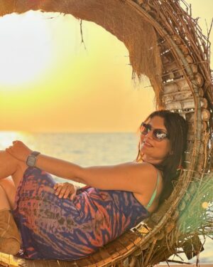 Deepshikha Nagpal Instagram - She’s the kind of queen that knows her crown isn’t on her head but in her soul..
.
.
#queen #soul #attitude #beautiful #sunkissed #sunset #loveyourself #goadiaries .
.
#pic by @latish_hiranandani