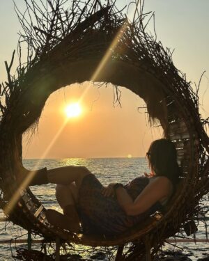 Deepshikha Nagpal Instagram - She’s the kind of queen that knows her crown isn’t on her head but in her soul..
.
.
#queen #soul #attitude #beautiful #sunkissed #sunset #loveyourself #goadiaries .
.
#pic by @latish_hiranandani