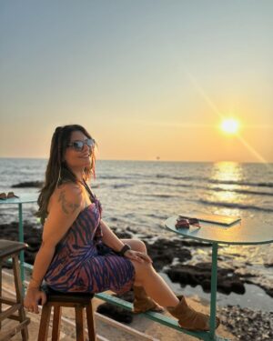 Deepshikha Nagpal Instagram - She’s the kind of queen that knows her crown isn’t on her head but in her soul..
.
.
#queen #soul #attitude #beautiful #sunkissed #sunset #loveyourself #goadiaries .
.
#pic by @latish_hiranandani