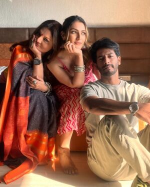 Deepshikha Nagpal Instagram - Today, I’m dedicating Valentine’s Day to those who hold my heart in a different way @deepshikha.nagpal @sehban_azim 💖

#ValentinesDay #FriendshipLove #Gratitude #sehbanazim #deepshikhanagpal #shivangiverma #instagram #friends