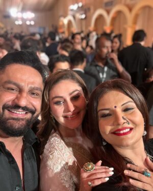 Deepshikha Nagpal Instagram - At @babasiddiqueofficial  Iftar party.  Always fun. .
.and lovely to meet all beautiful people. ❤️
.
#iftar #party #fun #positivity #vibe #❤