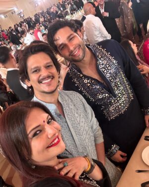 Deepshikha Nagpal Instagram - At @babasiddiqueofficial  Iftar party.  Always fun. .
.and lovely to meet all beautiful people. ❤️
.
#iftar #party #fun #positivity #vibe #❤