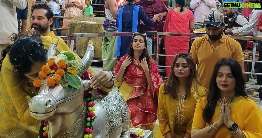 Deepshikha Nagpal Instagram - Har Har Mahadev. Beautiful Darshan at #mahakal #ujjan with beautiful people. . . #blessed #thankyou #🙏 #harharmahadev🙏