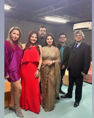 Deepshikha Nagpal Instagram - Congratulations to @dangal_tv_channel  for their 1 st Dangal parivar awards.  So happy and great team work of every one in Dangal family long way to go .❤️.
.
.and so proud of you my girl @mini.goel02 congratulations for your show mansundar❤️
.
#congratulations #positivity #positivevibes #friendship @mini.goel02 @odiekhan @riitushivpuri @mannahsoulfry @snehawagh @dangal_tv_channel