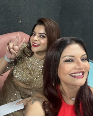 Deepshikha Nagpal Instagram - Congratulations to @dangal_tv_channel  for their 1 st Dangal parivar awards.  So happy and great team work of every one in Dangal family long way to go .❤️.
.
.and so proud of you my girl @mini.goel02 congratulations for your show mansundar❤️
.
#congratulations #positivity #positivevibes #friendship @mini.goel02 @odiekhan @riitushivpuri @mannahsoulfry @snehawagh @dangal_tv_channel
