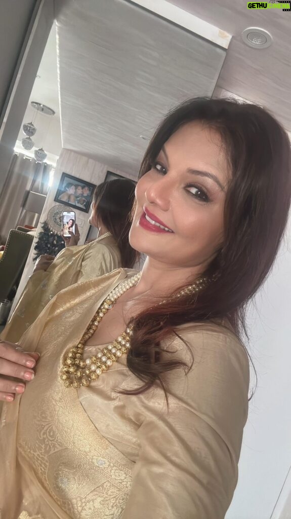 Deepshikha Nagpal Instagram - Sit with women committed to personal growth. The conversation is different.. . . #smile #attitude #fun #blessed #saree #goldengirl #trendingreels