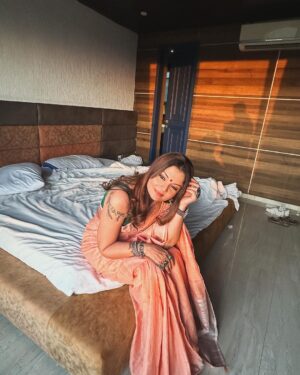 Deepshikha Nagpal Instagram - Accept people as they are, but place people where they belong..
.
.
#happiness💕 #blessed #love #smile #peaceful #greatful #love #goodmorning #photooftheday e