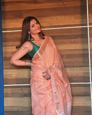 Deepshikha Nagpal Instagram - Accept people as they are, but place people where they belong..
.
.
#happiness💕 #blessed #love #smile #peaceful #greatful #love #goodmorning #photooftheday e