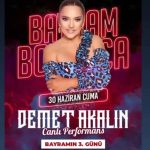 Demet Akalın Instagram - Hira için aldığım yaz iznim bitti🐣herşey evlatlar için ama bizi özleyenler var🥰💃eylül sonuna kadar full çalışalım sonra ben yine bi Miami yaparım😹💎bayramda Çeşmeden bodruma Erdekten Çınarcığa🐣💎bekleriz❤️🧿