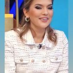 Demet Akalın Instagram - Takım @ilvi_official 🧿küpe @byyesotakicanta 🌹🧿makyaj @ozlemsagiroglumakeuphair 💓 #gelkonuşalım