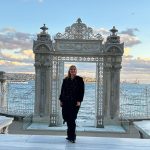 Demet Akalın Instagram - Milli saraylarımıza çiçek gibi bakan, müzecilik faaliyetlerinin dünyadaki benzerlerine eşdeğer yürütülmesini sağlayan @millisaraylar başkanı Sayın Yasin Yıldız’a teşekkürler 🌹🌹