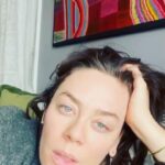 Demet Evgar Instagram - Efendim 3şubat’ta sevgili Dilek Türkan ve ekibinin konuğuyuz. 🍎 #Repost 3 yıldır 🙈 @dilekturkan Sahi kaç yıldır bekliyoruz? 🤦‍♀️😂 @temedragve @selenistan @zorlu_psm #kadınelideğmişşarkılar