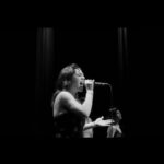 Demet Evgar Instagram - Konserden inciler. 🖤🤍🎼🎶🎵 “ Kadın Eli Değmiş Şarkılar” Canım @edzeali nin gözünden 🤍