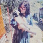 Deniz Çakır Instagram - Ne güzelsiniz siz,belki hayat bi bacağınızı almış,belki insanoğlunun ettiği zulümden boynunuz bükülmüş ama en güzelsiniz siz …hep güzelsiniz.. 🌿 @angelsfarmsanctuary kurtarılmış hayvanlar için bir cennet.. Teşekkürler Sibel hanım, bugün şifalandık can dostlarla… İzmir Province